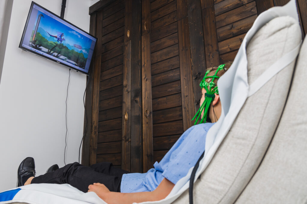 Terapie Neurofeedback cu cască de electrozi
